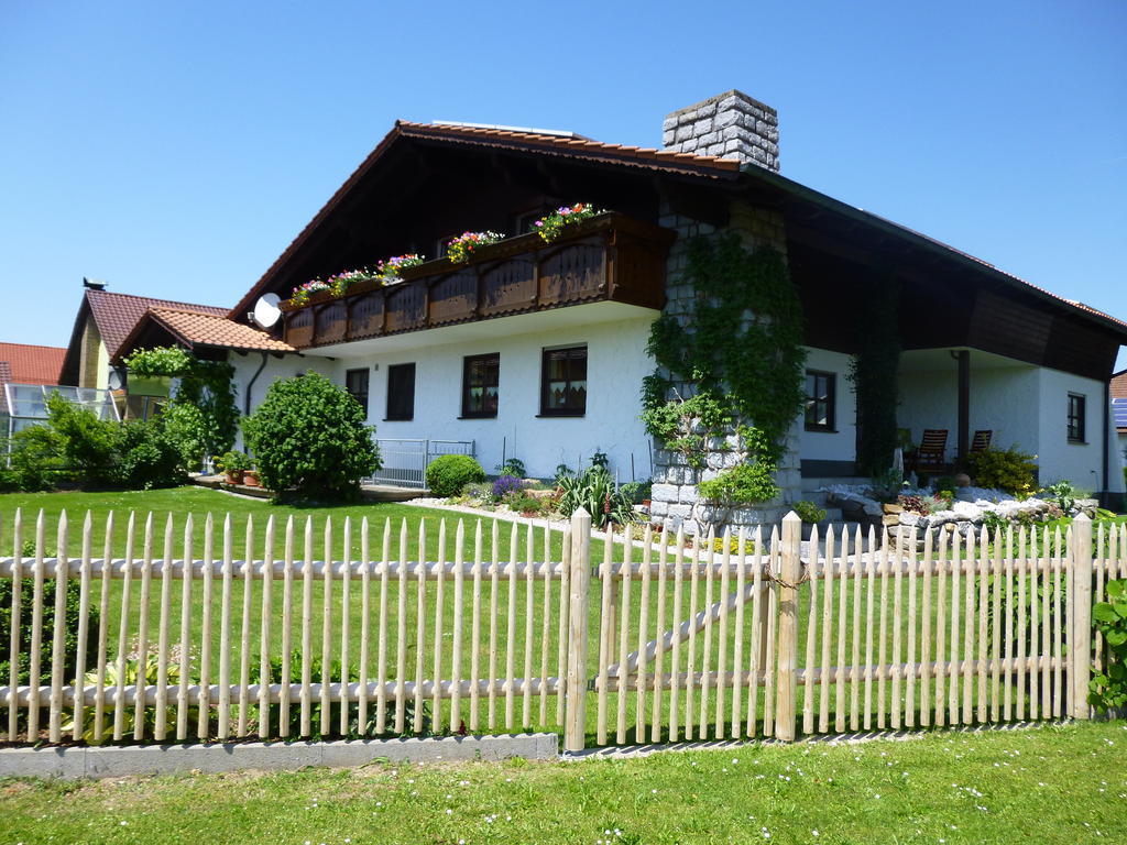 Gastehaus Fischer Hotel Eschlkam Exterior photo